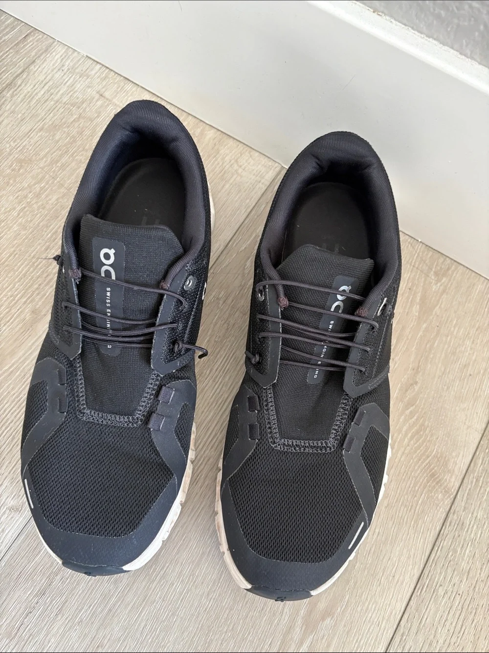 On Running Cloud 6 Men's Size M 8.5  black  White Running Shoes